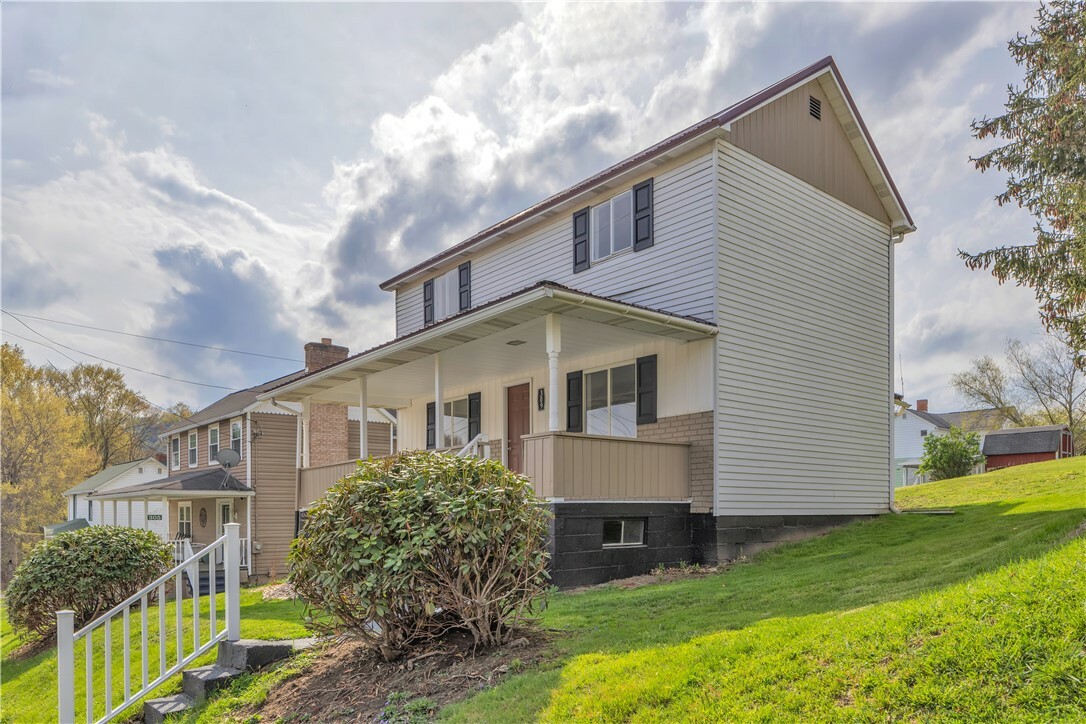 Property Photo: 309 Whitesell St PA 15680