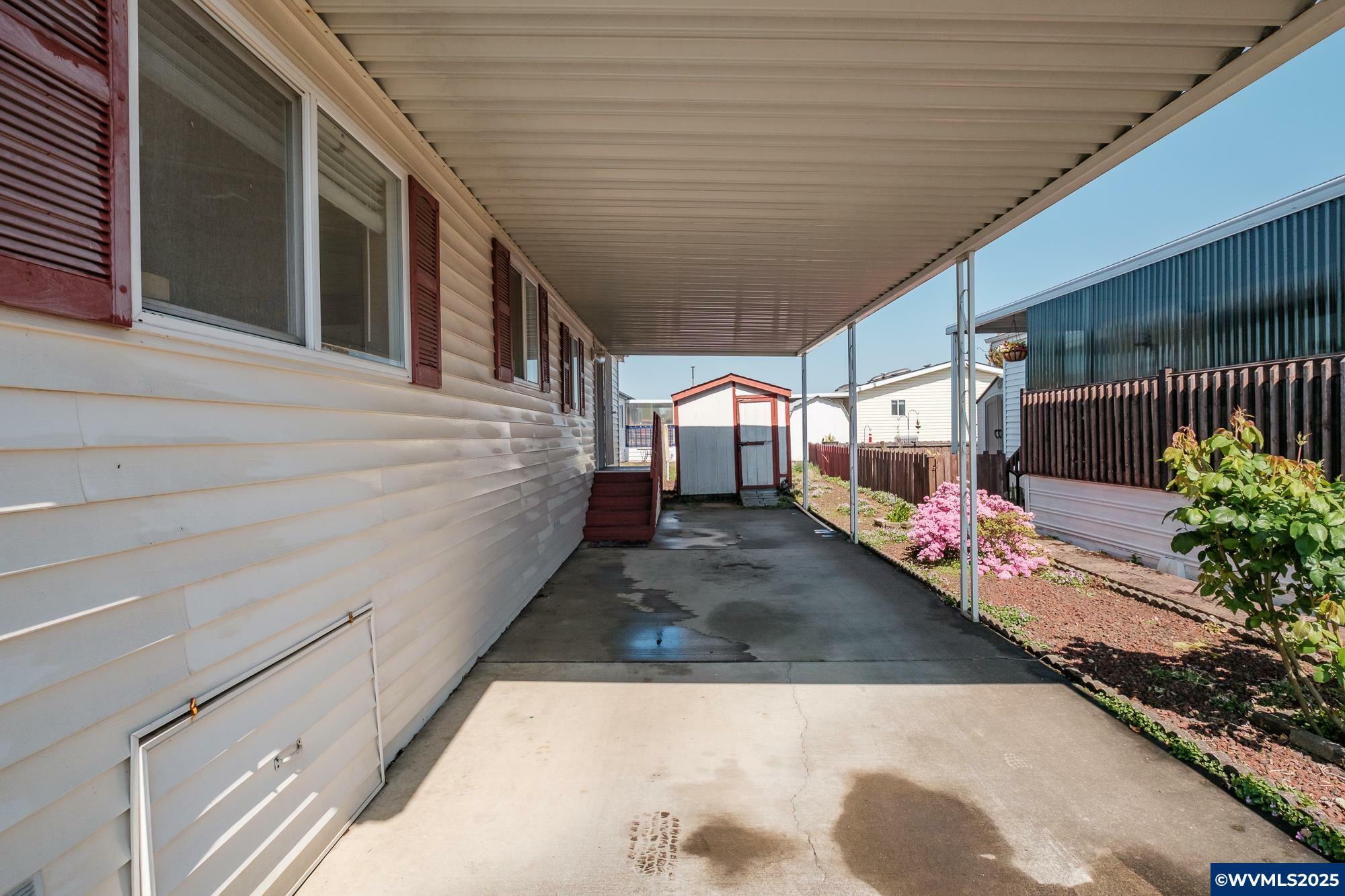 Property Photo: 2730 Oakland Lp SE OR 97317