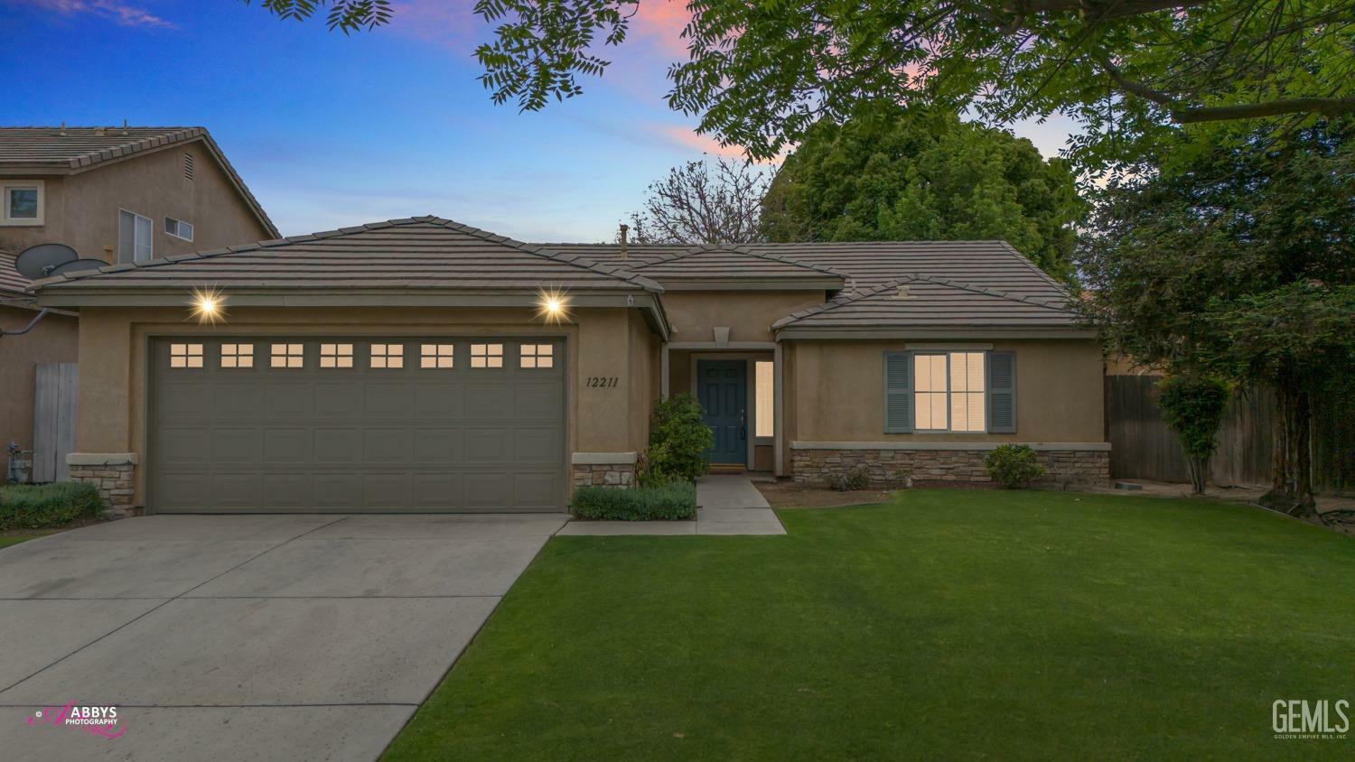 Property Photo: 12211 Stonington Street CA 93312