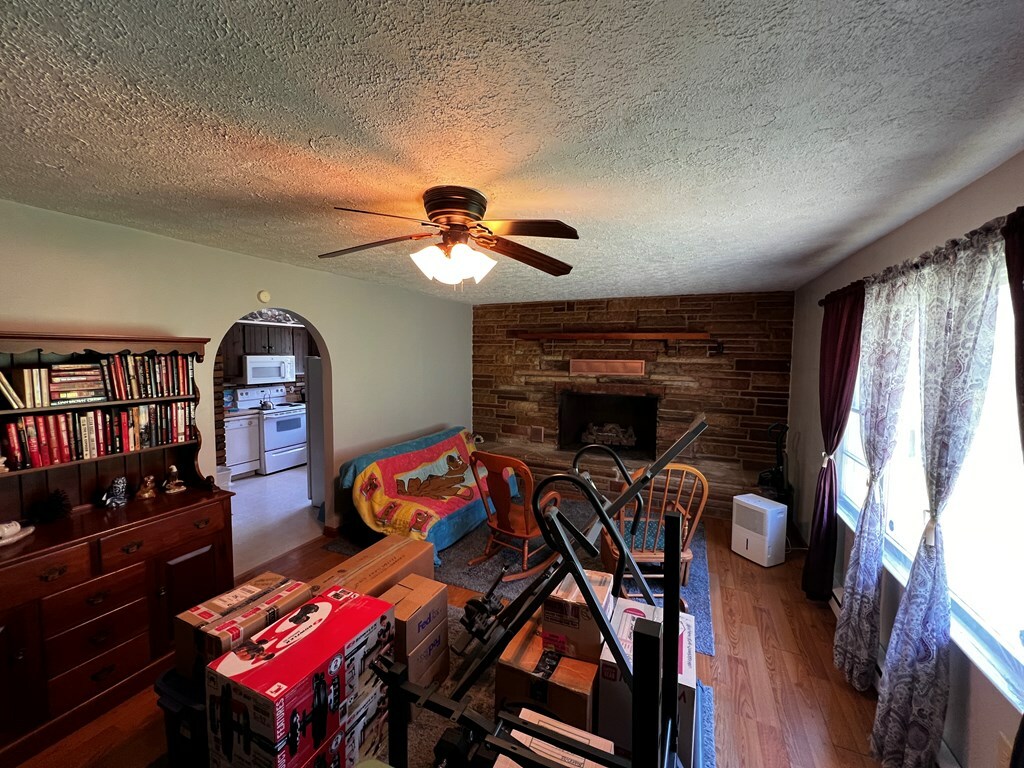 Property Photo: 520 Wahoo Rd WV 26679