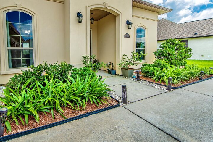 Property Photo:  306 Royal Oak Boulevard  LA 70301 