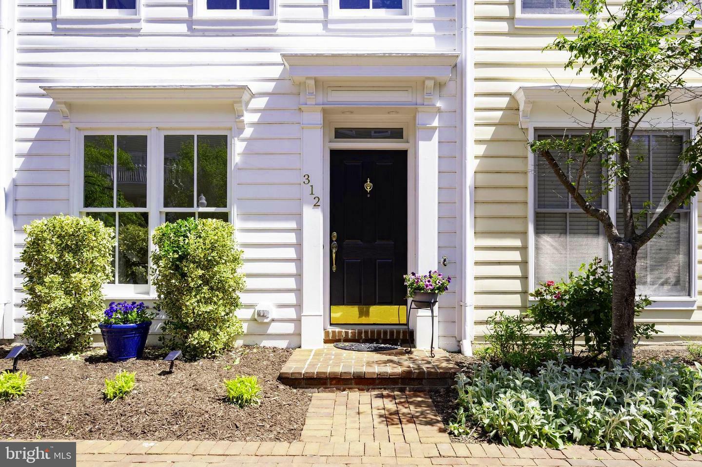 Property Photo:  312 S Payne Street  VA 22314 