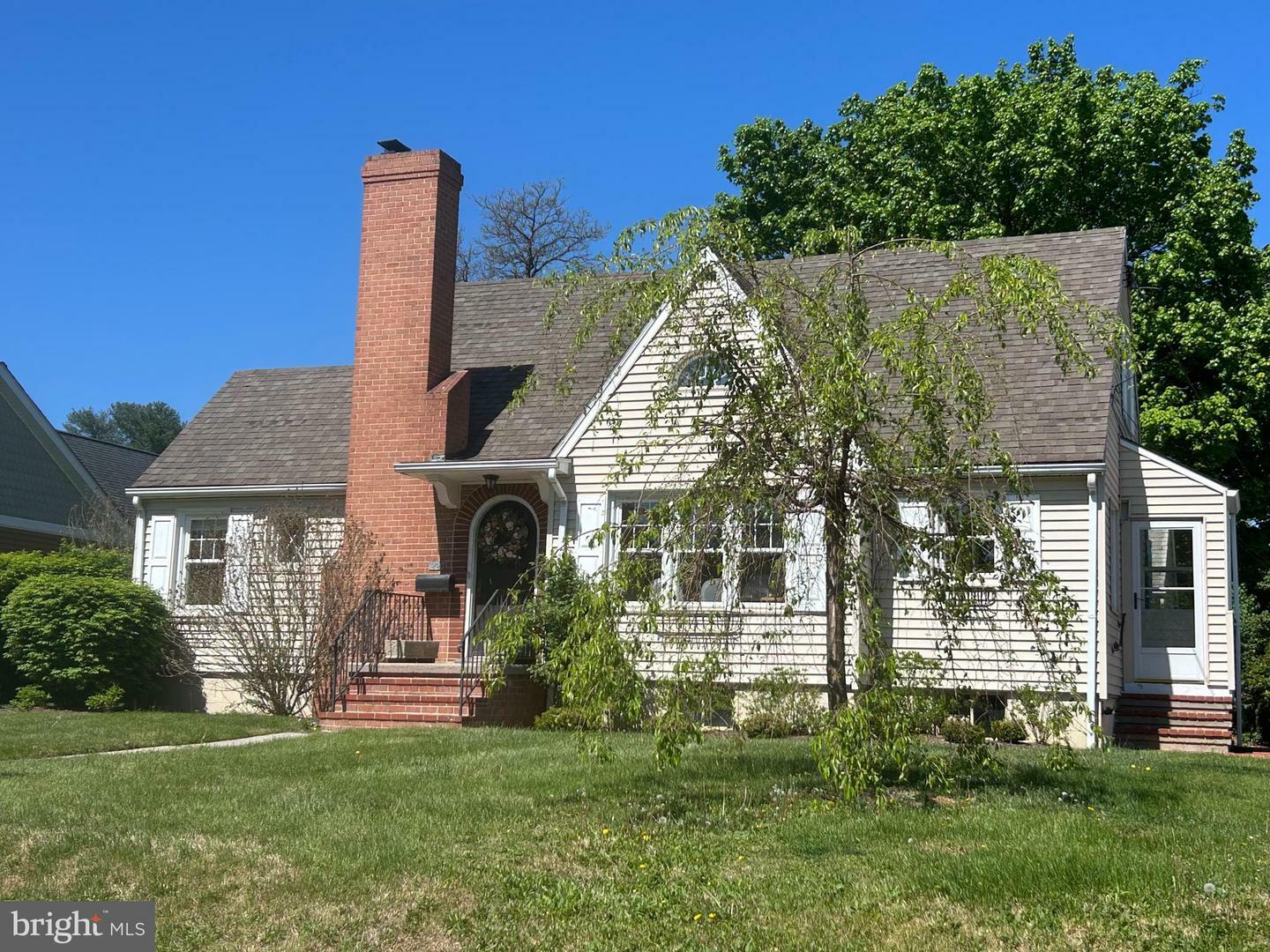 Property Photo: 220 N Delaware Avenue WV 25401