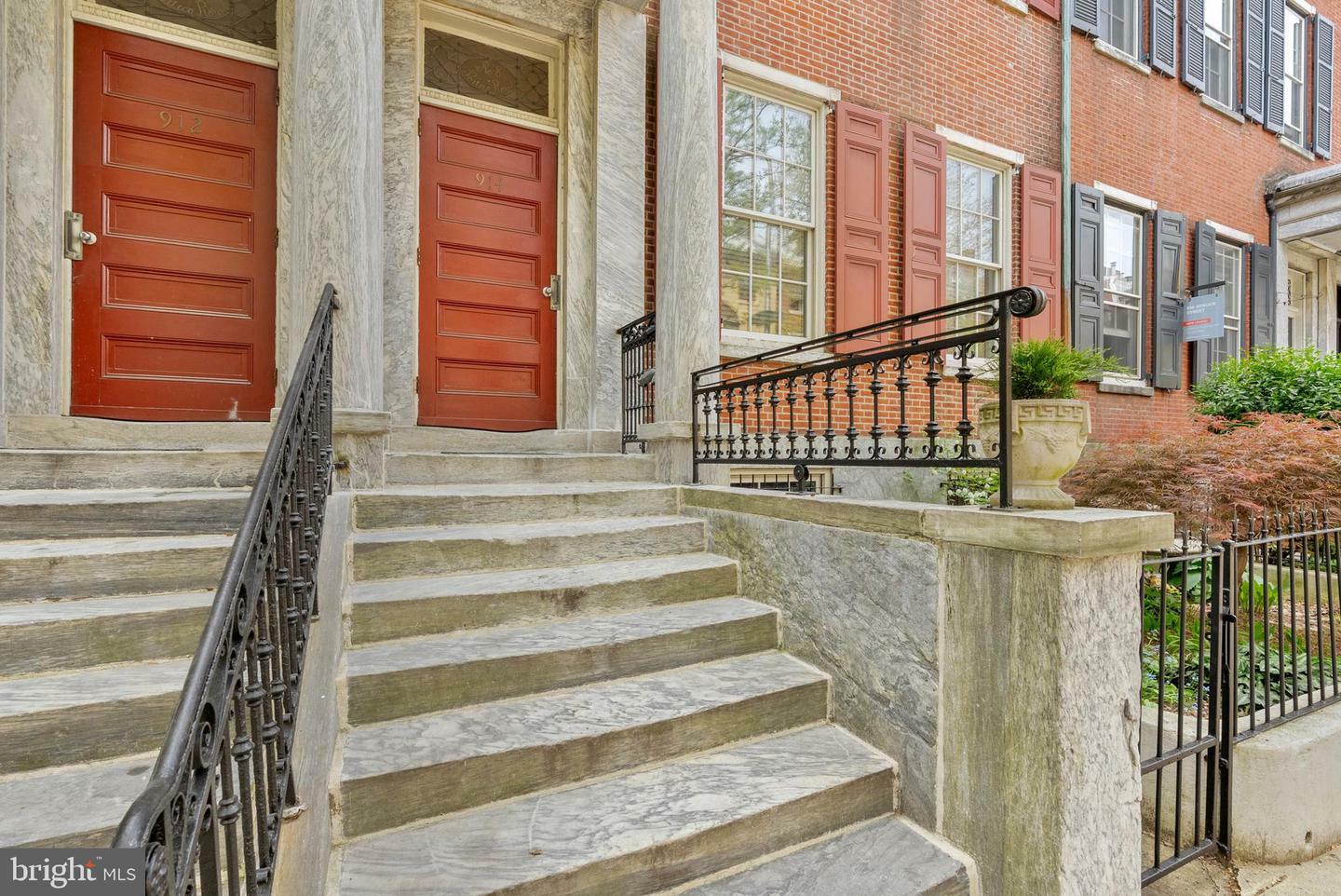 Property Photo:  914 Spruce Street 9  PA 19107 