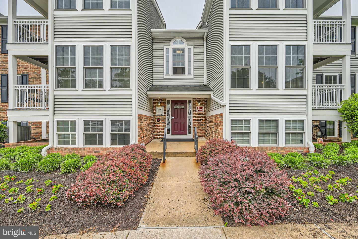 Property Photo: 1317 Greenbriar Circle 7-1317 MD 21208