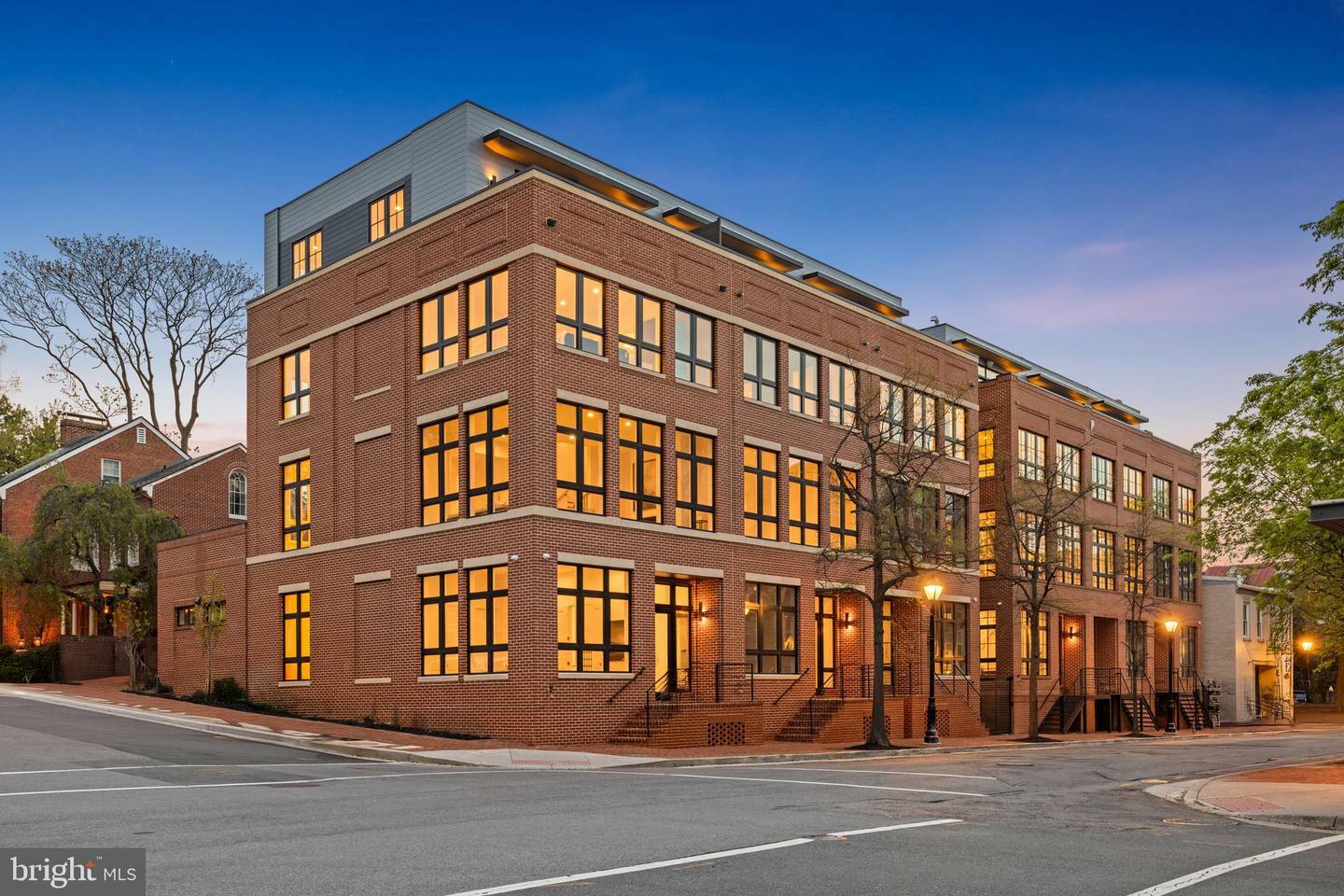 Property Photo: 227 S Union Street VA 22314