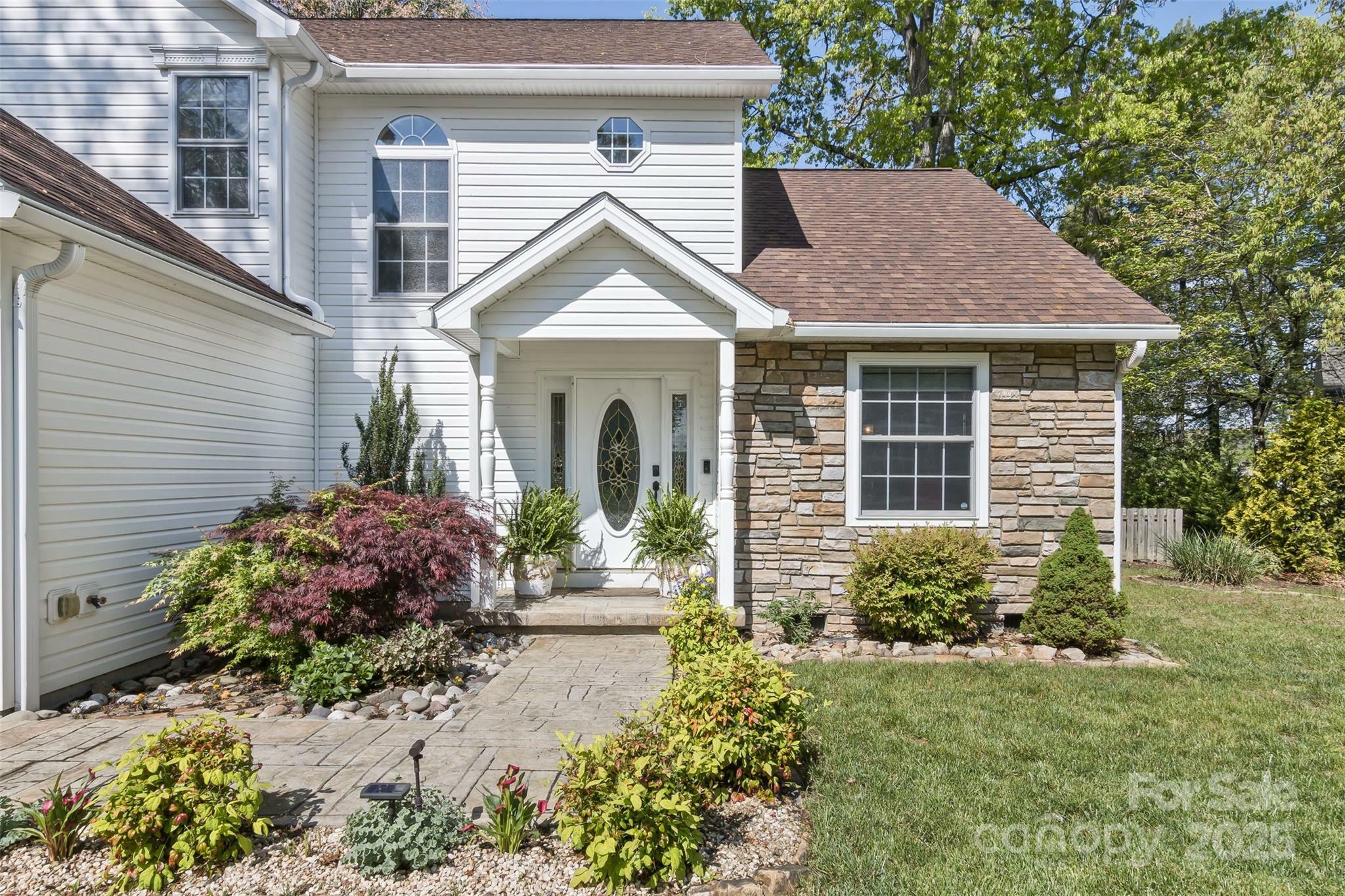 Property Photo: 301 Theron Court NC 28715