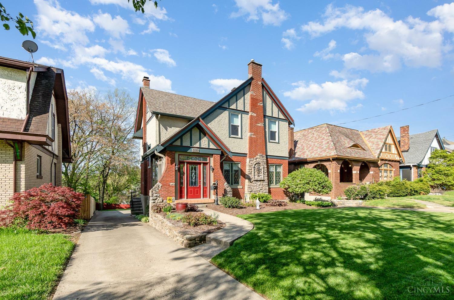 Property Photo: 4311 Ridgeview Avenue OH 45238