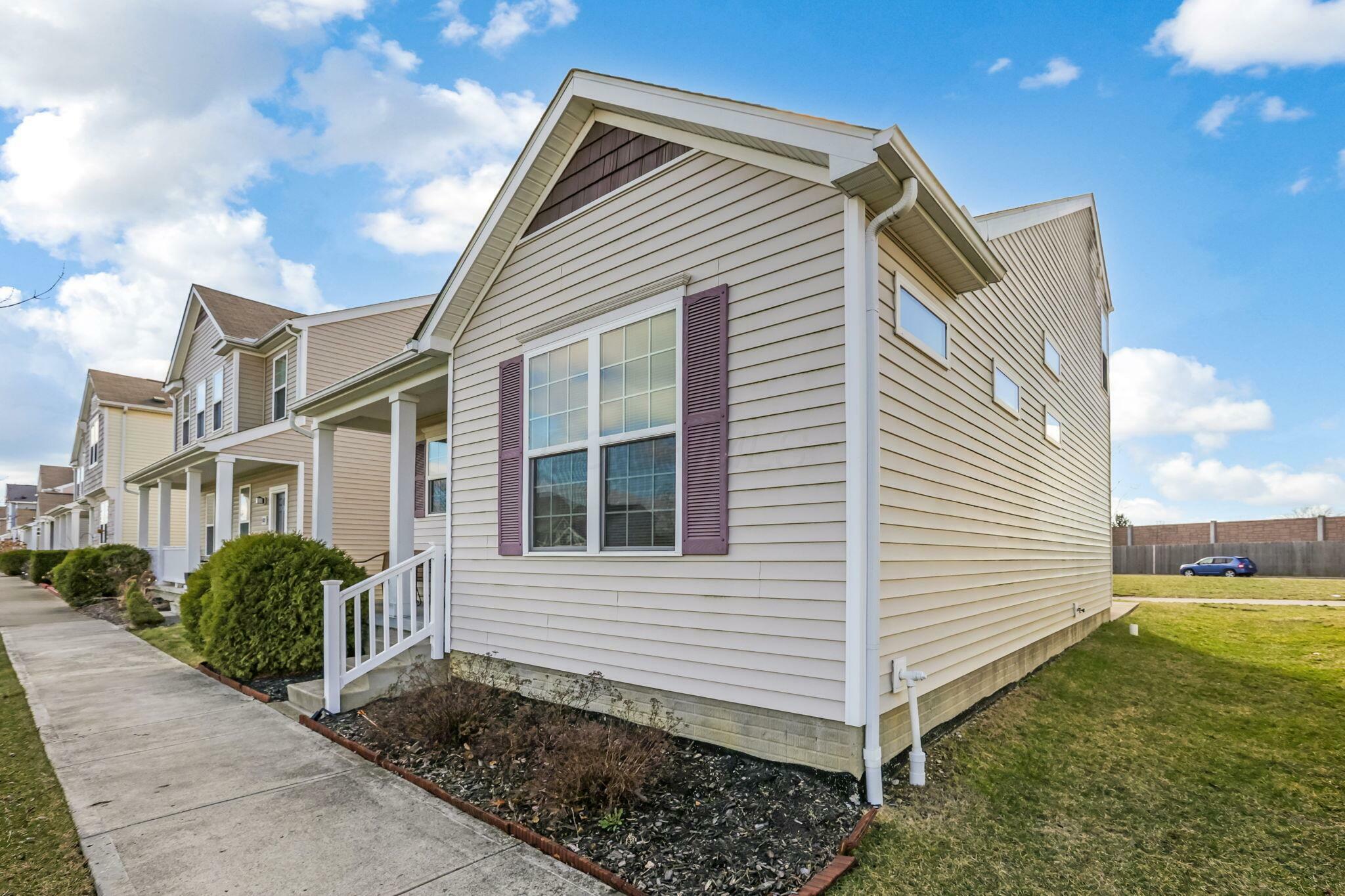 Property Photo: 5707 Battle Creek Way OH 43228