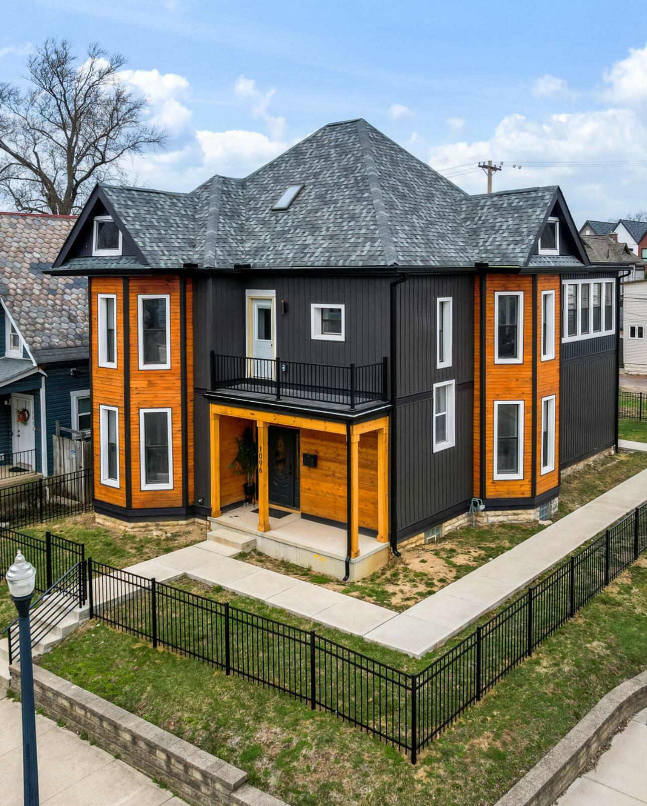 Property Photo: 1096 Franklin Avenue OH 43205