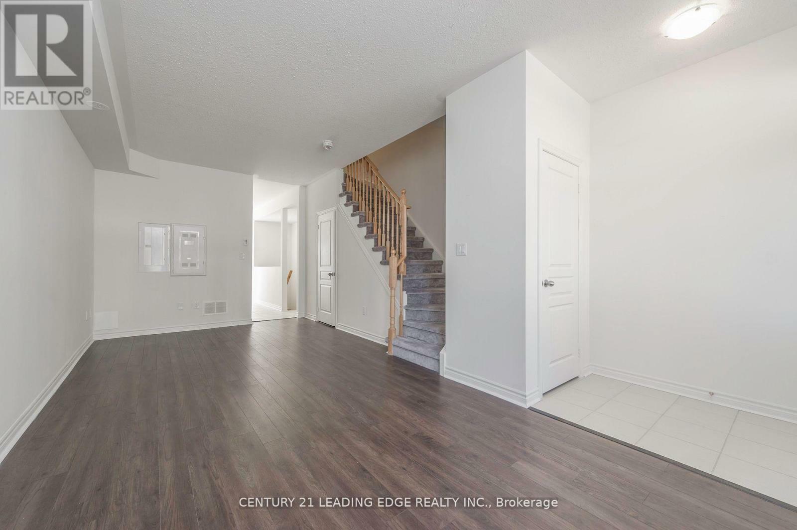 Property Photo: 7 Eaton Park Lane 4 ON M1W 0A5