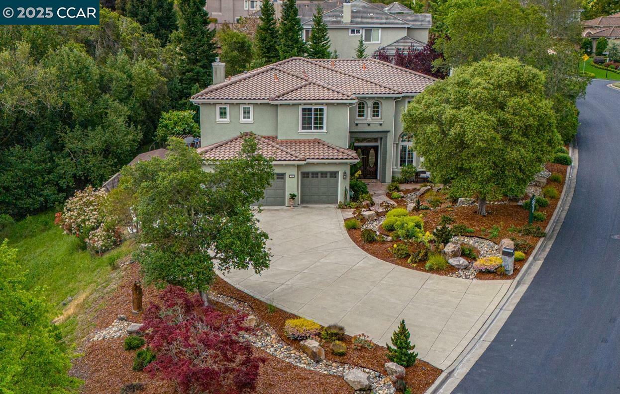 Property Photo: 206 Lyndhurst Pl CA 94583