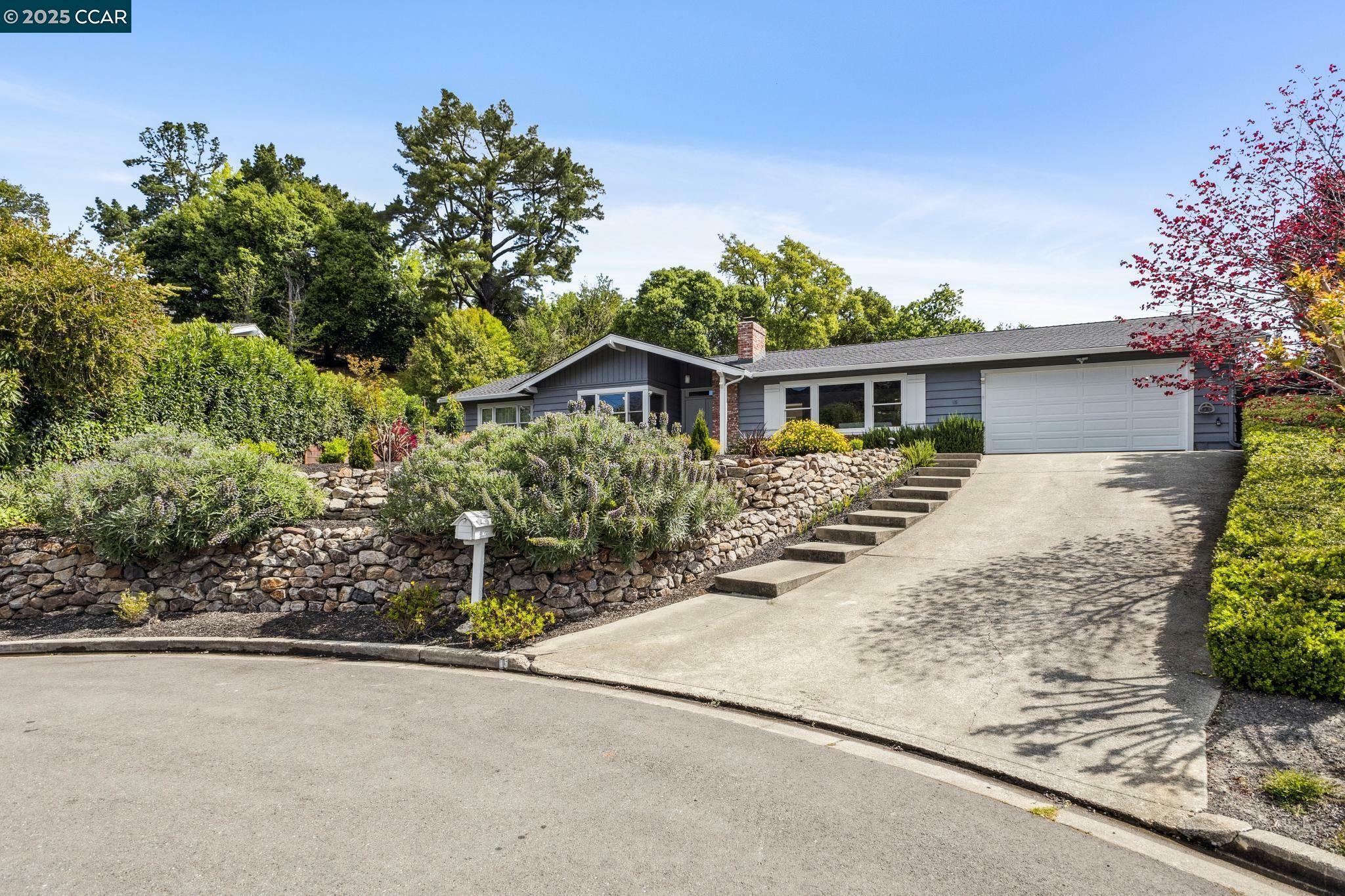 Property Photo: 15 Aspinwall Ct CA 94563