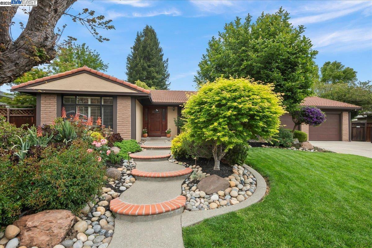 Property Photo: 112 Baldwin Dr CA 94526