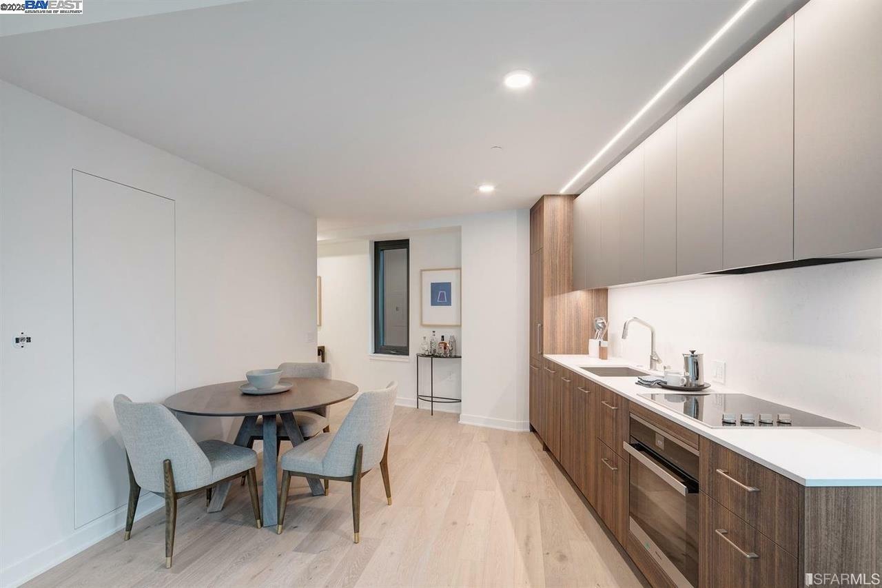 Property Photo: 280 Spear Street 1B CA 94105