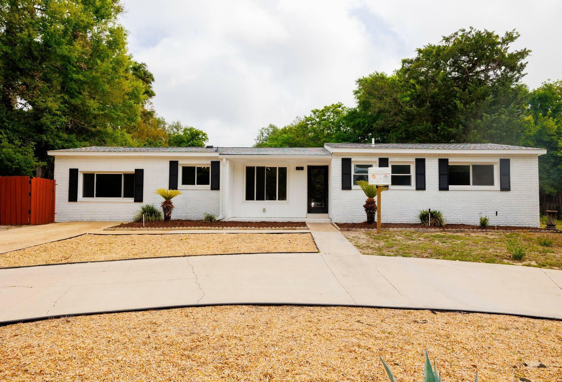 360 Bryn Mawr Boulevard  Mary Esther FL 32569 photo