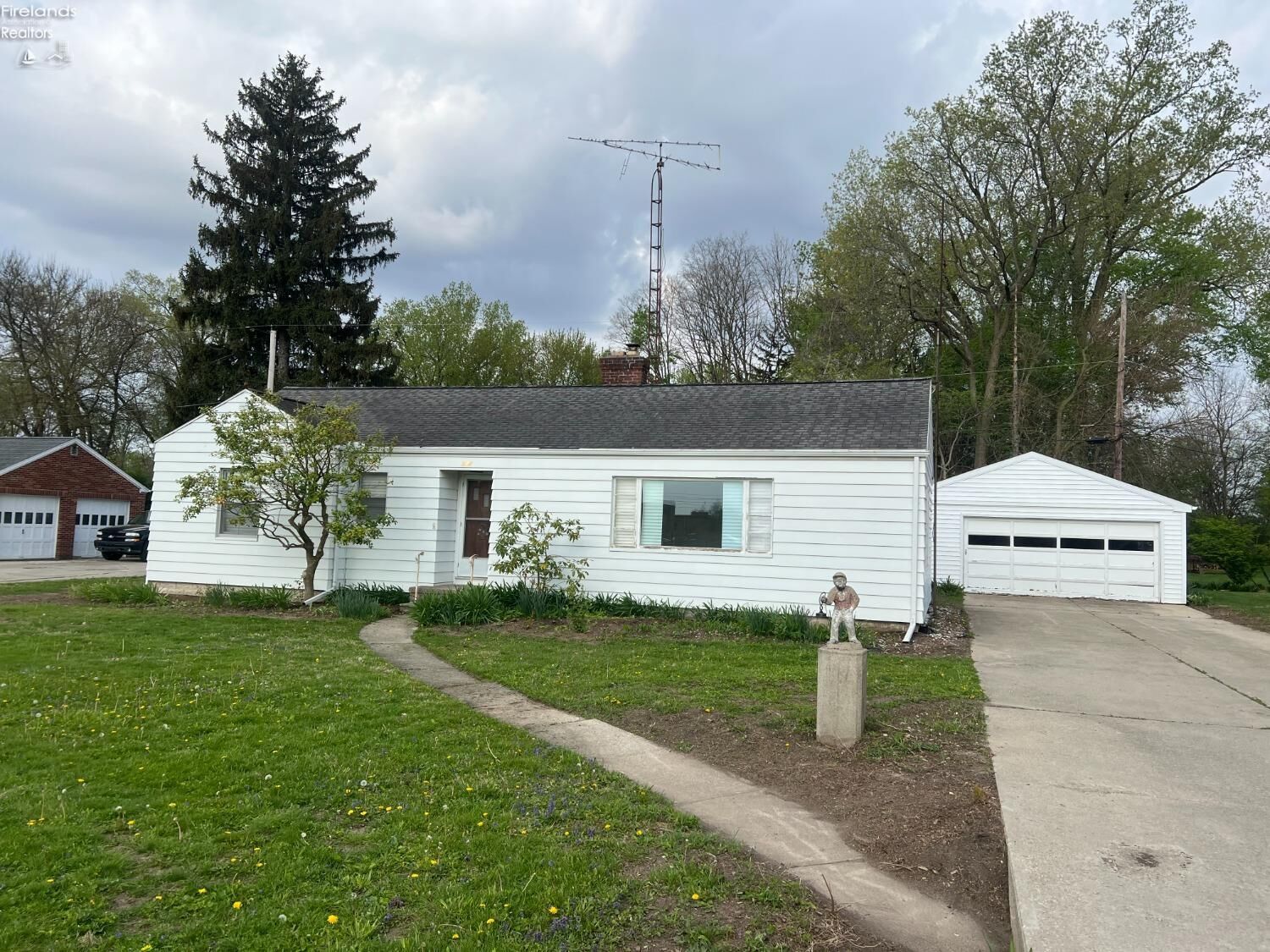 Property Photo:  614 Third Avenue  OH 43420 