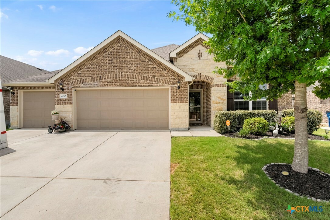 Property Photo: 620 Ridgemeadow Drive TX 78130