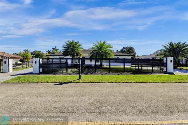 Property Photo: 3001 SW 111th Ave FL 33165