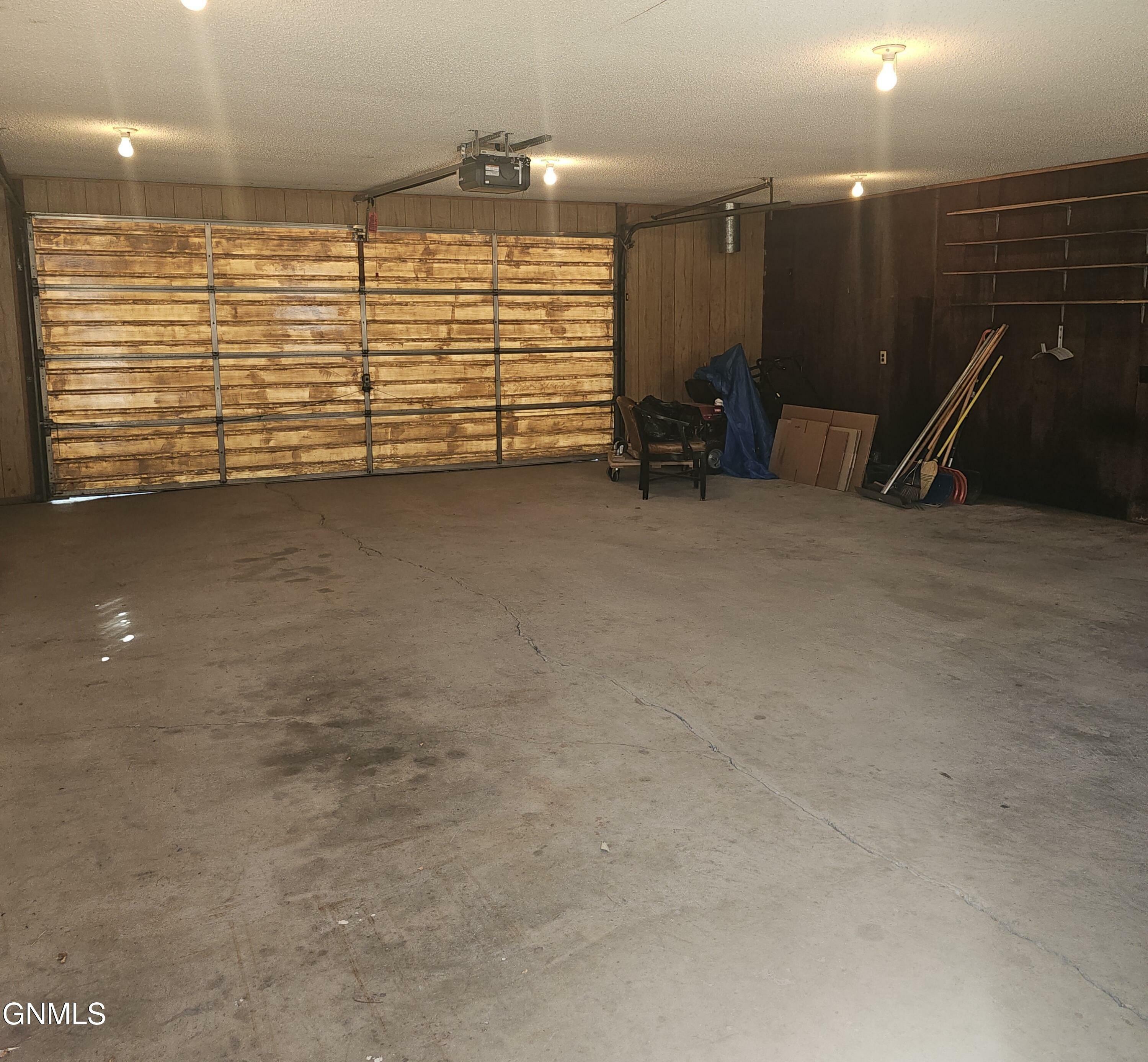Property Photo: 810 10th Avenue SE ND 58401
