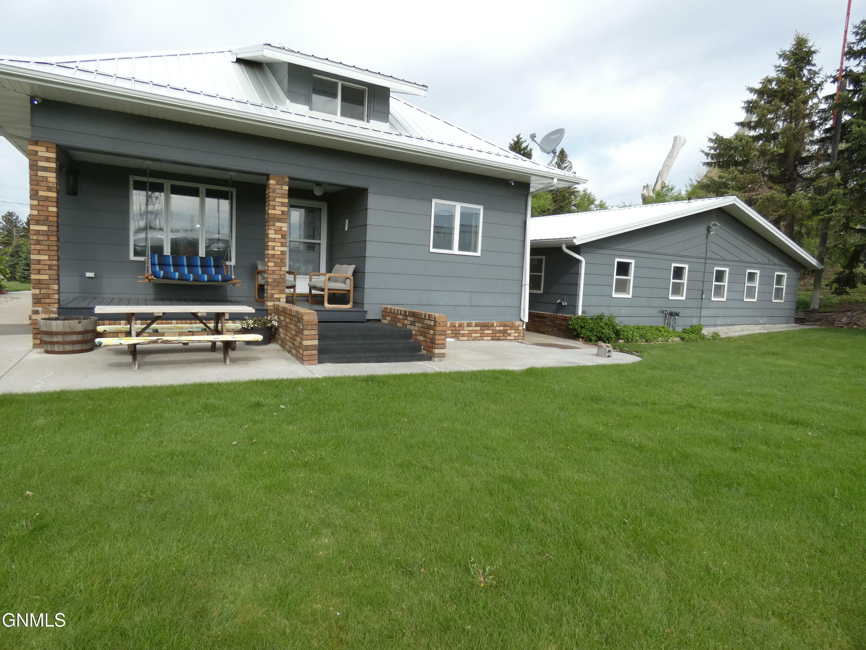 Property Photo: 200 Sampson Avenue W ND 58552