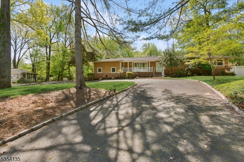 Property Photo: 17 Chiplou Ln NJ 07076