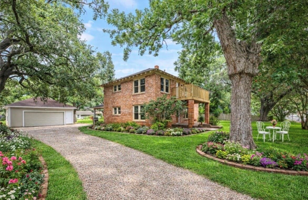 Property Photo:  212 W Alabama Street  TX 77488 