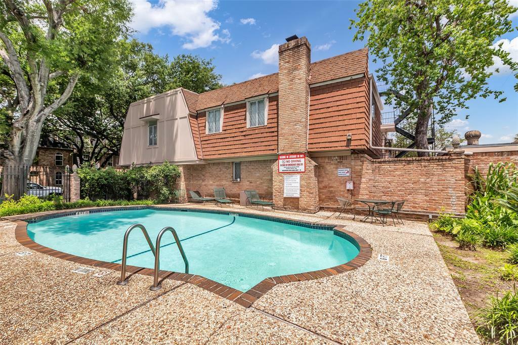 Property Photo: 386 N Post Oak Lane TX 77024