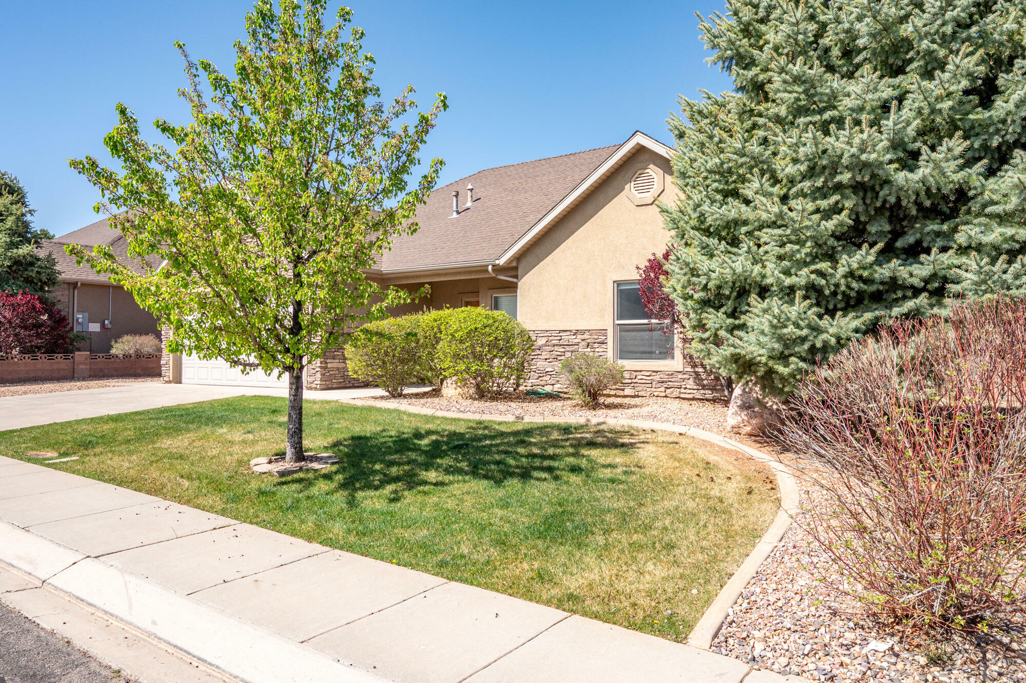 Property Photo: 194 S 2875 W W UT 84720