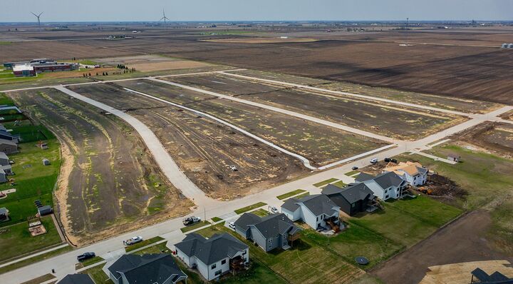 Property Photo: 905 Wild Oak Drive IA 50124