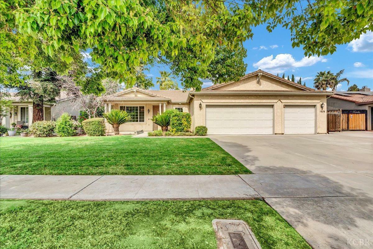 Property Photo: 1678 Trebbiano Street CA 93274