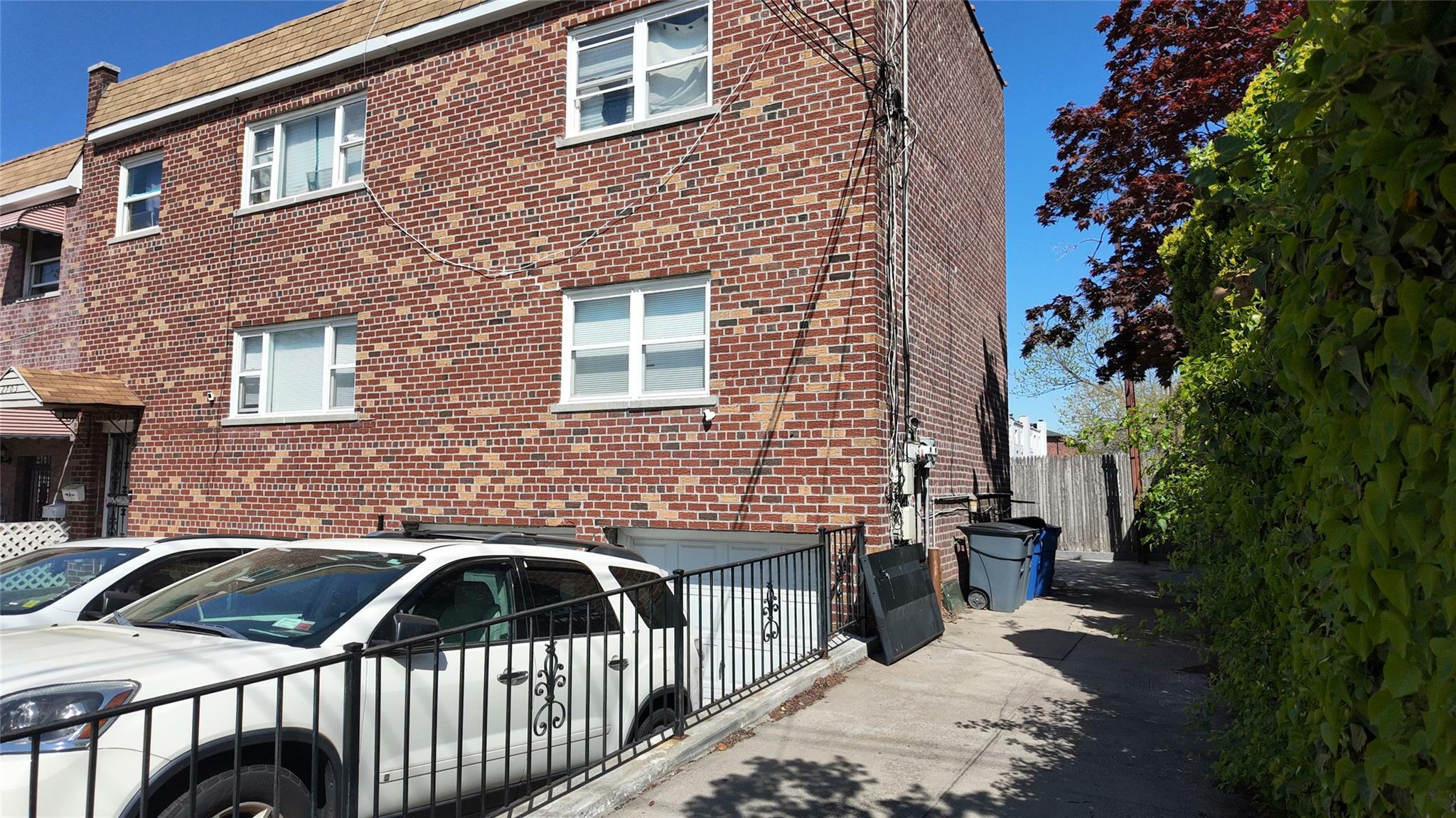 Property Photo:  2703 Waterbury Avenue  NY 10461 
