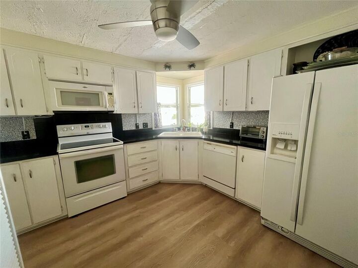 Property Photo: 45 Hemlock Court FL 34684