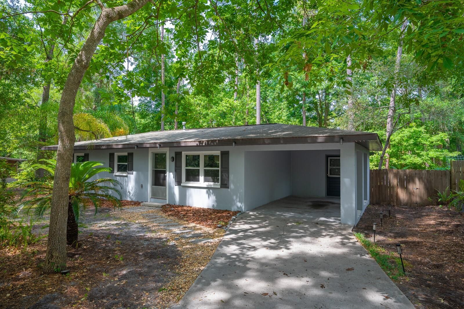 Property Photo: 4008 NW 29th Terrace FL 32605