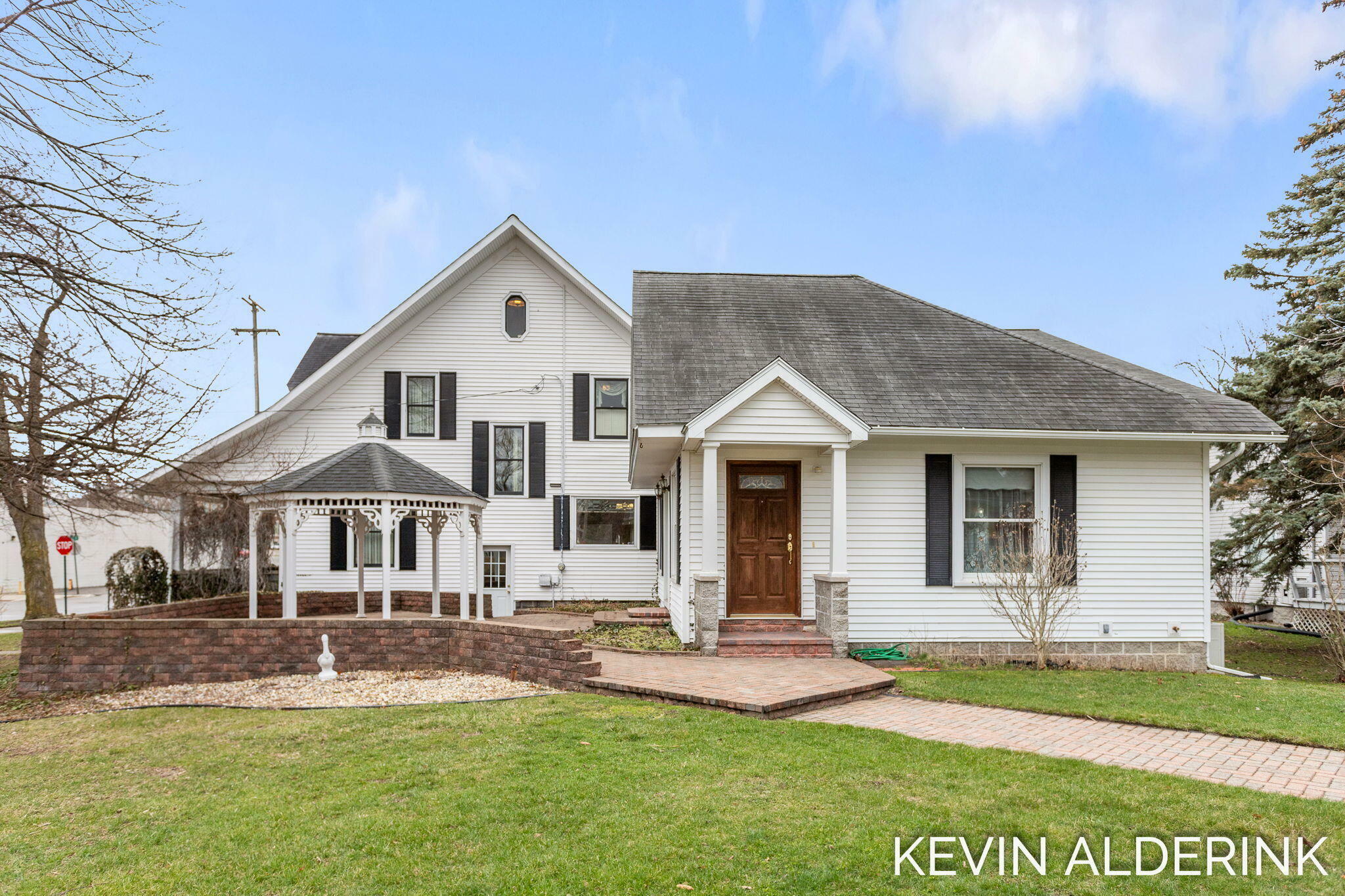 Property Photo:  201 N Woodworth Street  MI 48817 