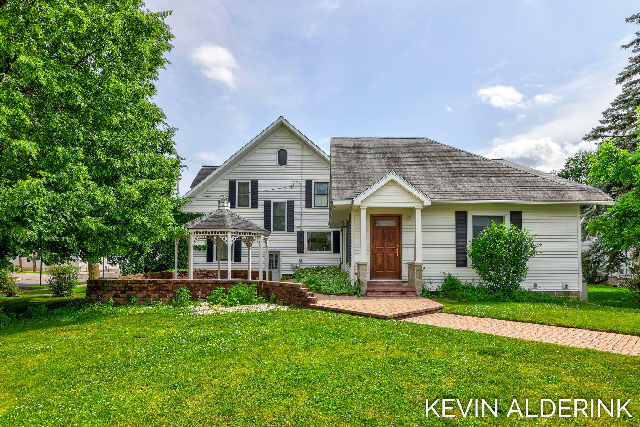 Property Photo:  201 N Woodworth Street  MI 48817 