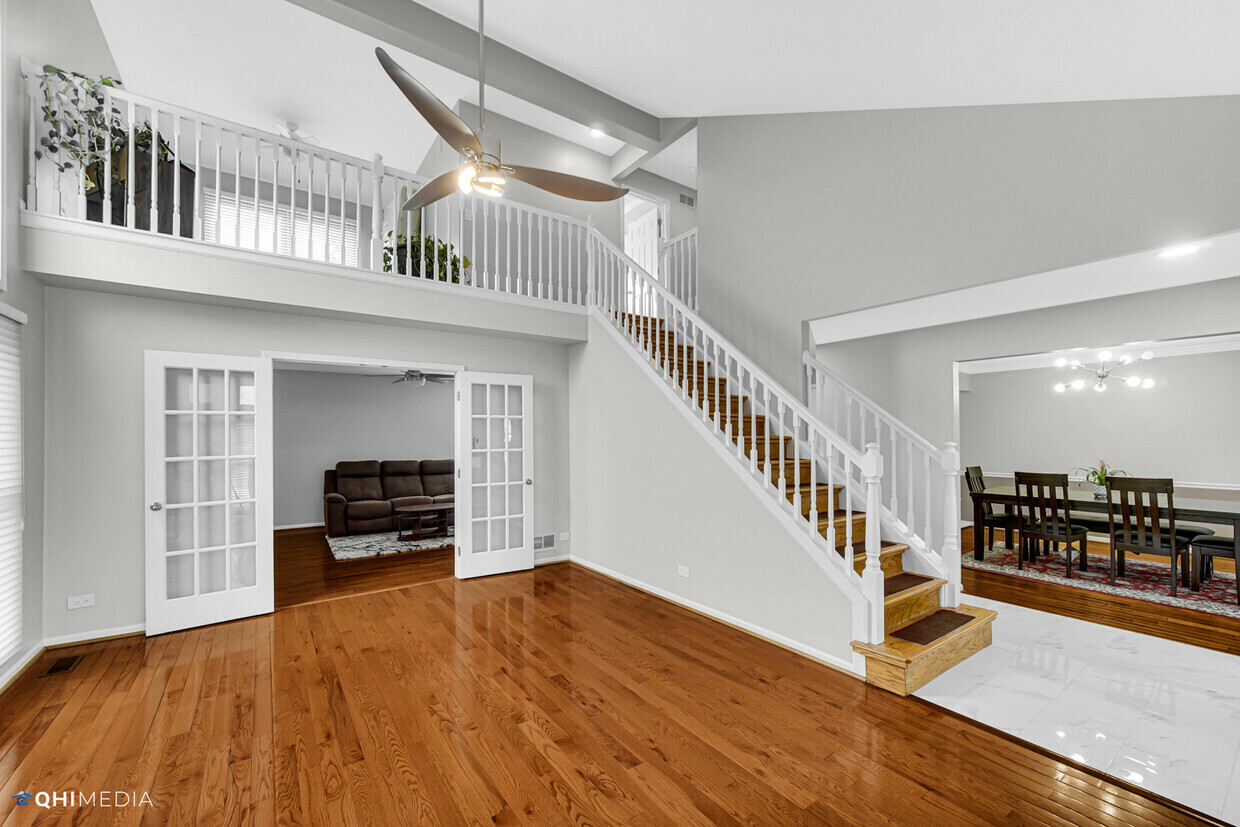 Property Photo: 2870 Roslyn Lane E IL 60089