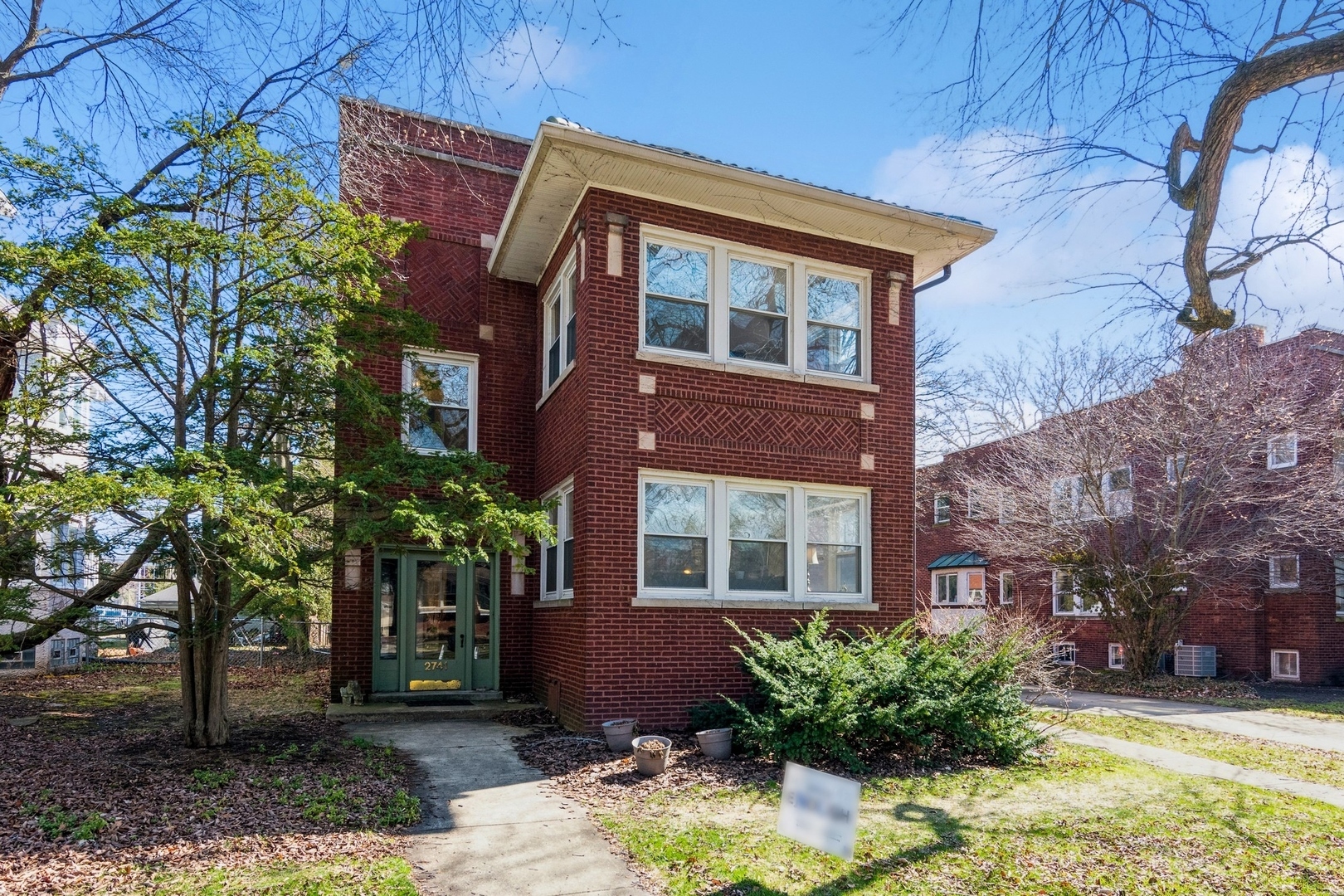 Property Photo: 2741 Eastwood Avenue IL 60201