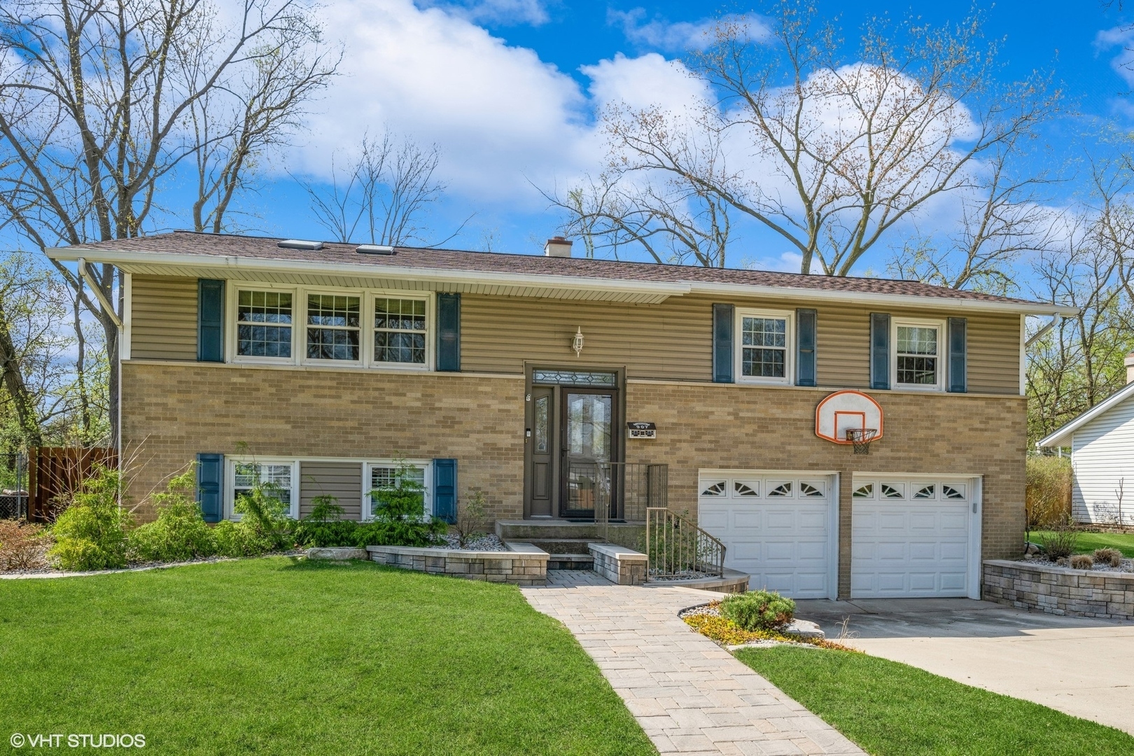 Property Photo: 907 E Schirra Drive IL 60074