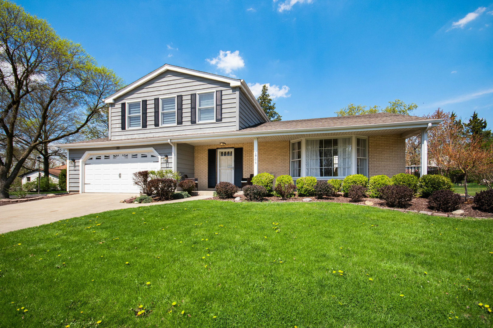 Property Photo: 905 Kennebec Lane IL 60563