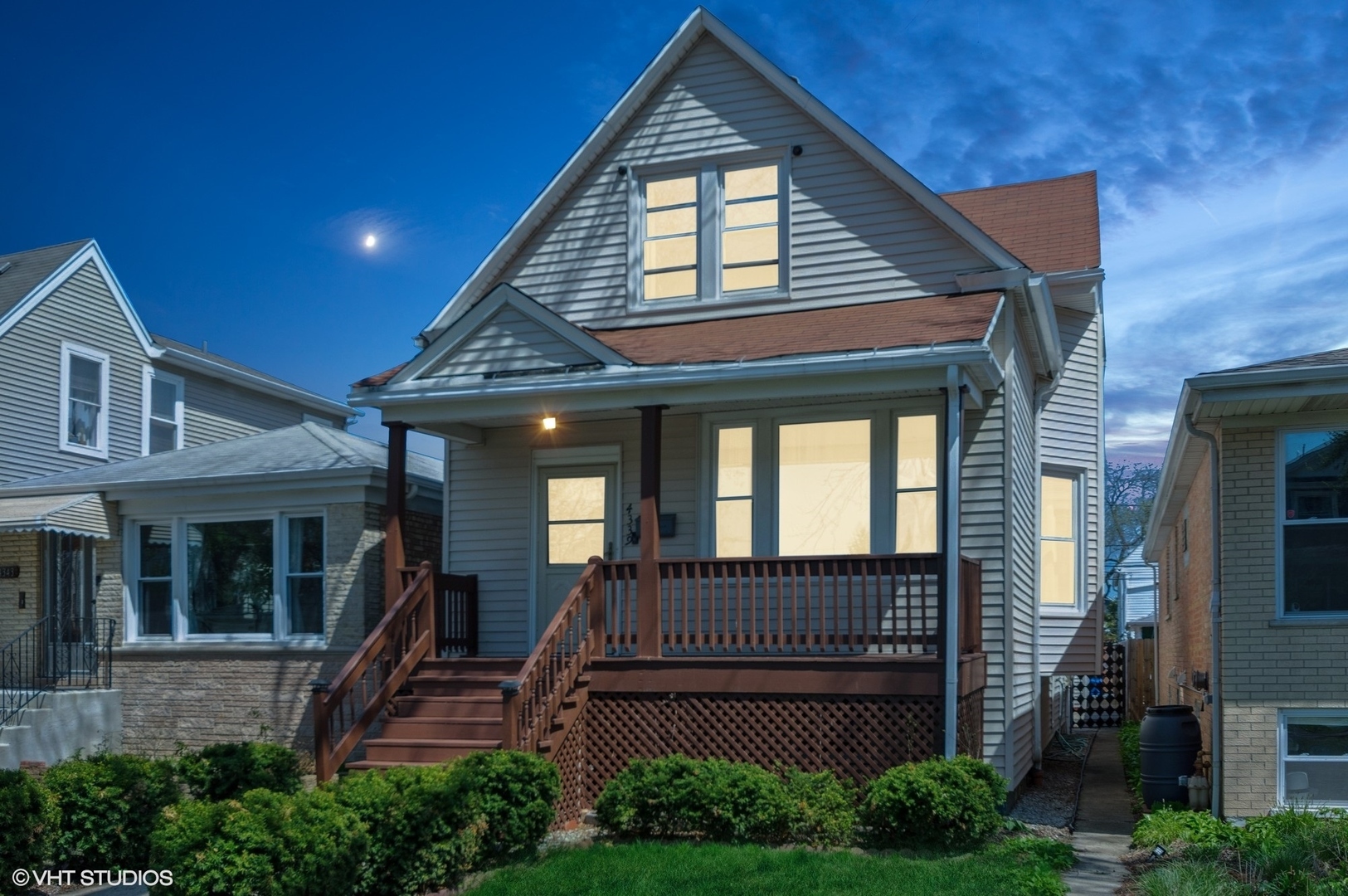 Property Photo: 4339 N Ridgeway Avenue IL 60618