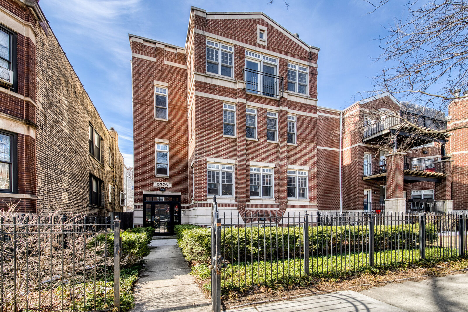 Property Photo: 5776 N Ridge Avenue G IL 60660