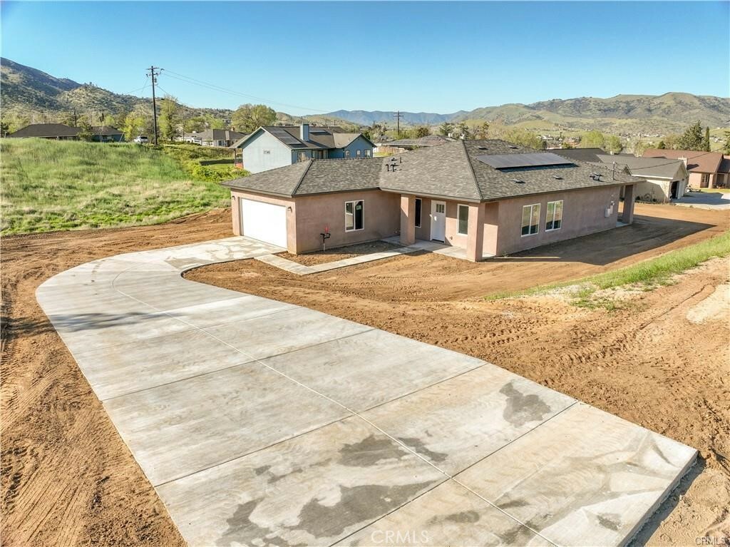 Property Photo: 22213 Mariposa Road CA 93561