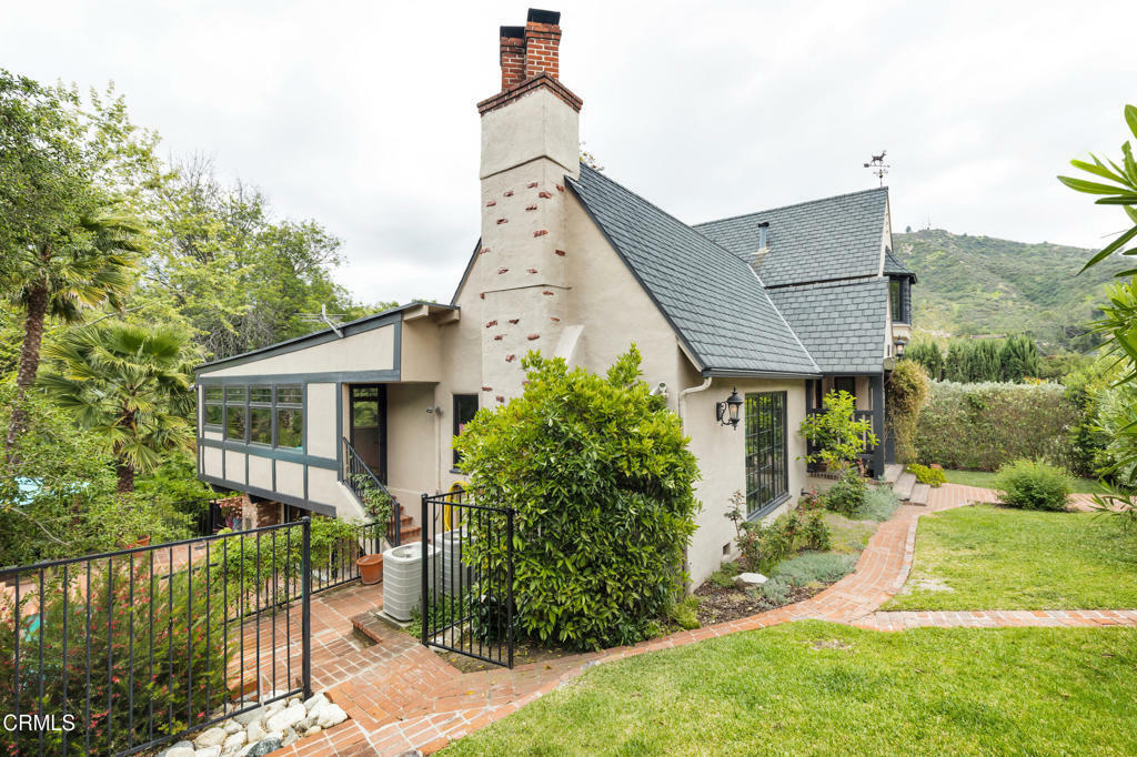 Property Photo: 1602 Golf Club Drive CA 91206