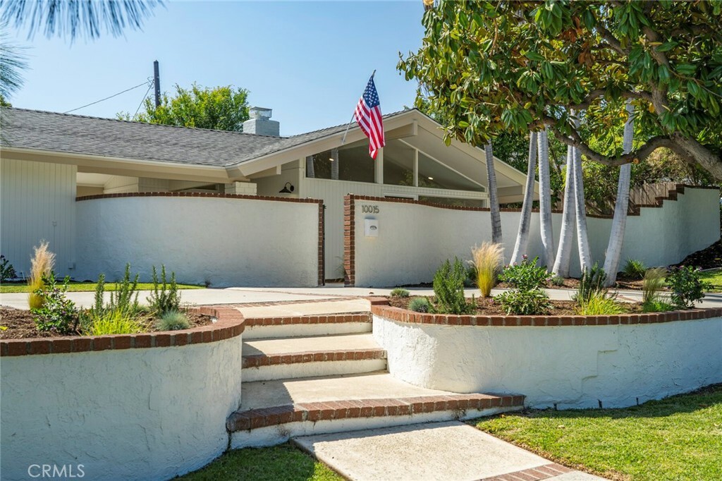 Property Photo: 10015 Santa Gertrudes Avenue CA 90603