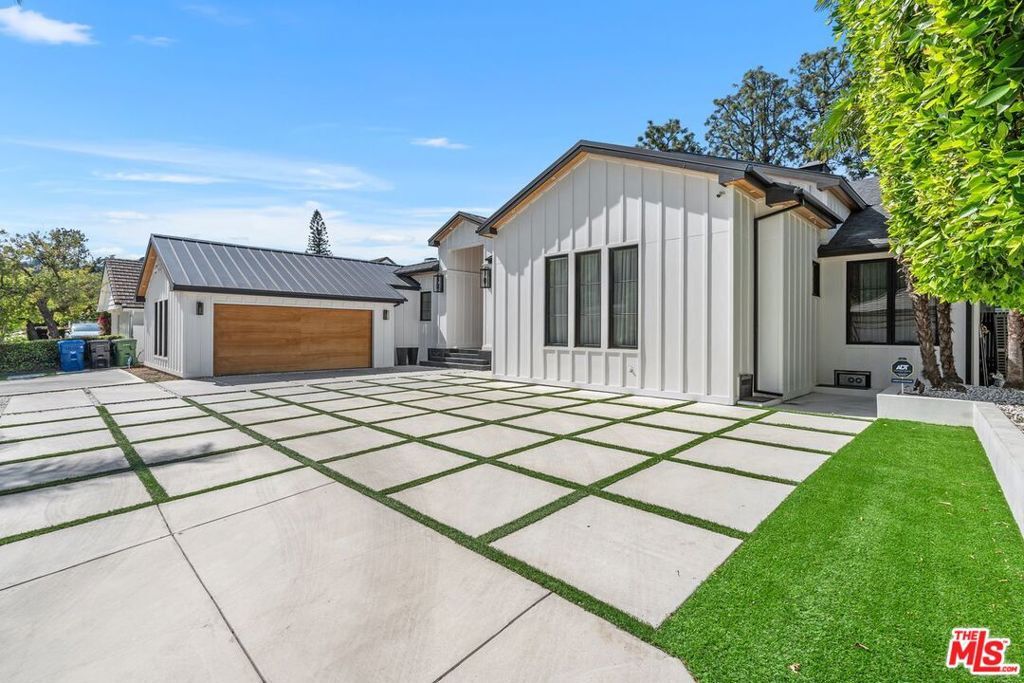 Property Photo: 16015 Valley Wood Road CA 91403