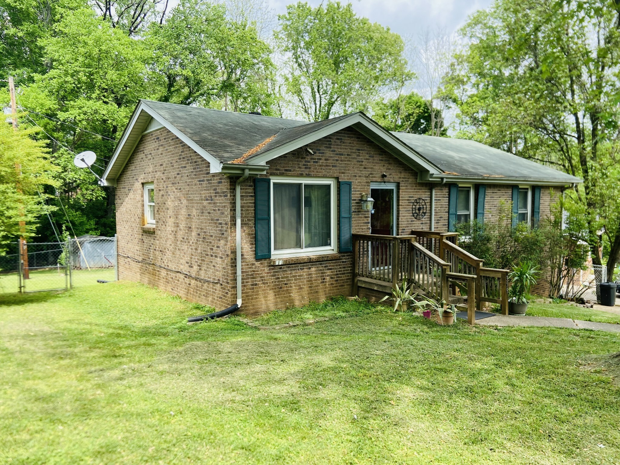 Property Photo: 359 Crest Dr TN 37043