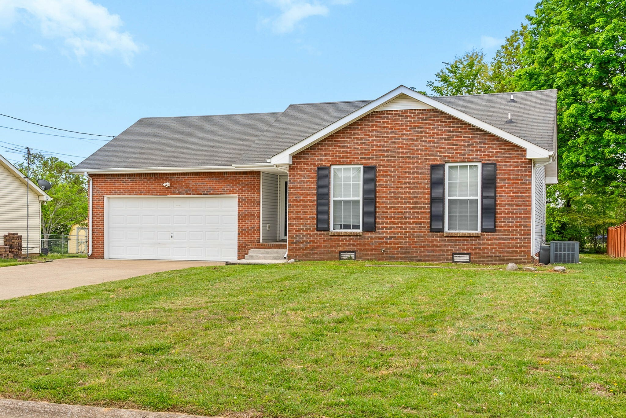 Property Photo: 604 Corinth Ct TN 37040
