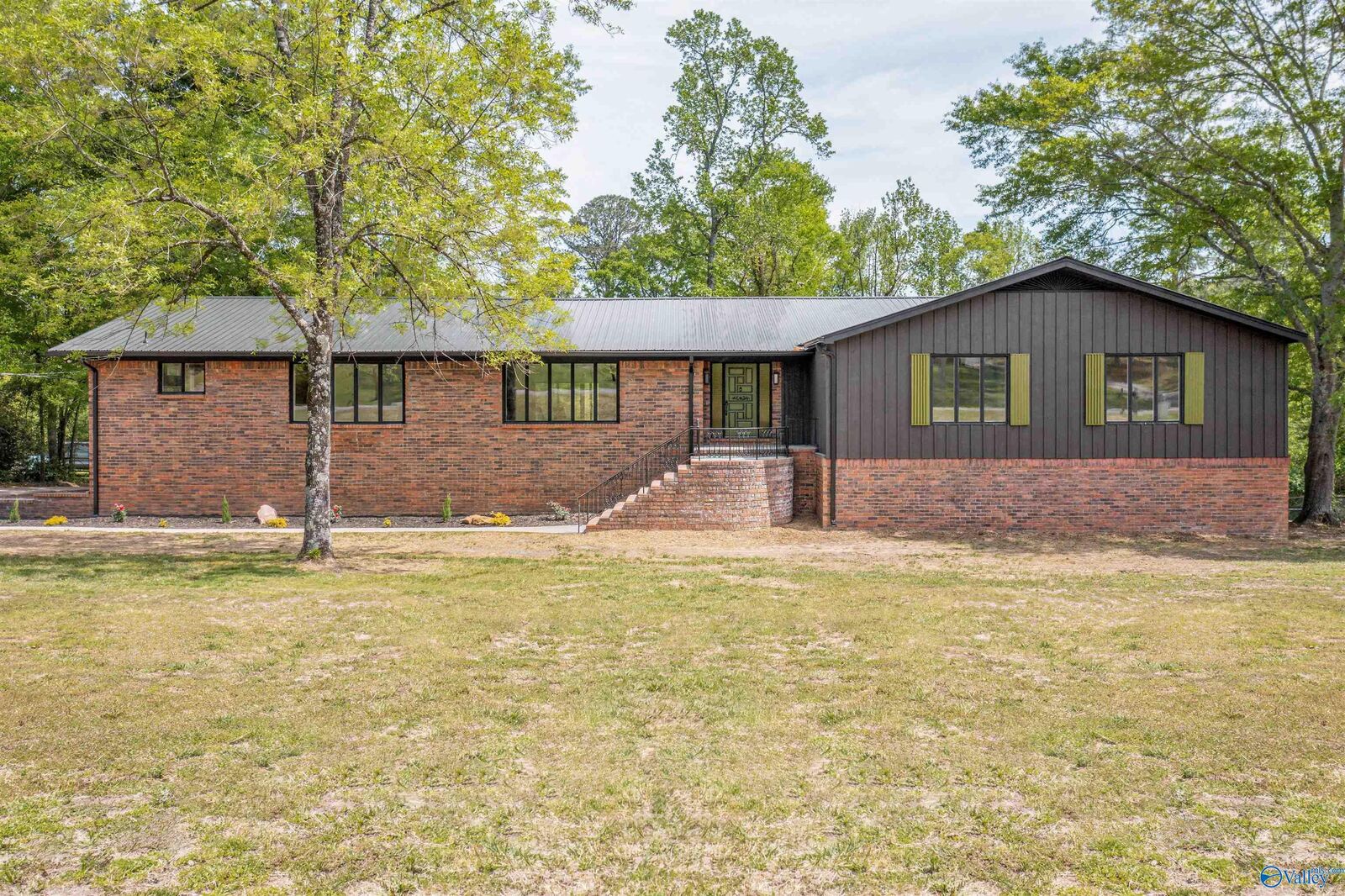Property Photo: 633 Tabor Road AL 35904