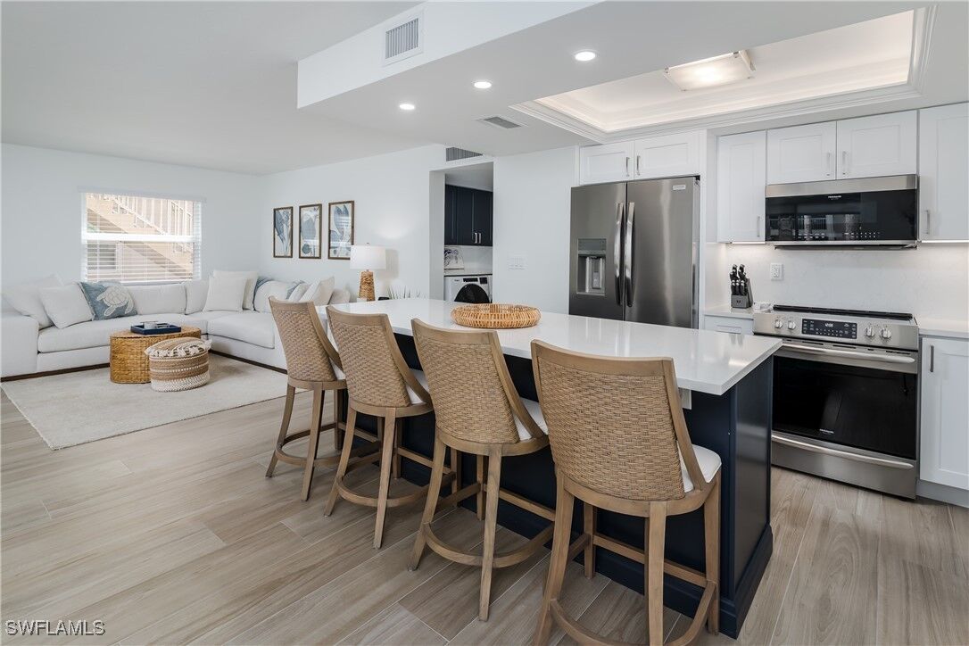 Property Photo:  1549 Sandpiper Street 5  FL 34102 